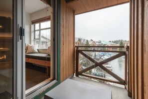 Interior - Whistler Village 1BR: Sleeps 4,Walk to Everything & Free Parking! (Whistler)