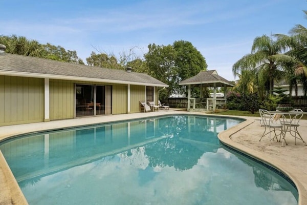 Piscina all'aperto, una piscina riscaldata