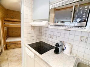 Kylskåp, ugn och diskmaskin
