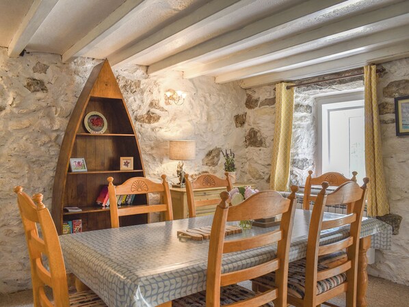 Dining - 3 bedroom accommodation in Aberdaron (Aberdaron)