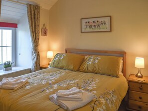 3 bedrooms, free WiFi, bed sheets - 3 bedroom accommodation in Aberdaron (Aberdaron)
