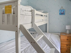 3 bedrooms, free WiFi, bed sheets - 3 bedroom accommodation in Aberdaron (Aberdaron)