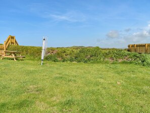 Property grounds - 3 bedroom accommodation in Aberdaron (Aberdaron)