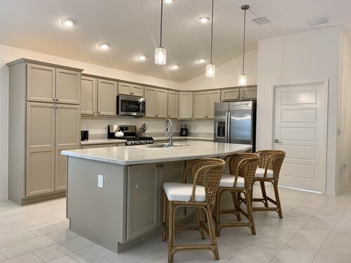 5 Minute Golf Cart Ride To Brownwood, Restaurants, Entertainment