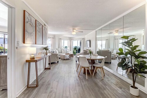 Oceanfront Balcony Views, Pool, STEPS to Beach Restaurants Shops