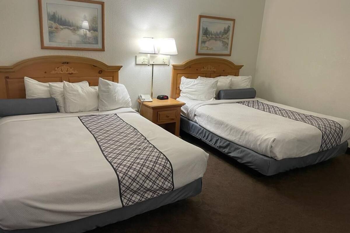 Deluxe Room, 2 Katil Ratu (Queen), Non Smoking | 1 bilik tidur, peralatan tempat tidur hipoalergenik, Wi-fi percuma