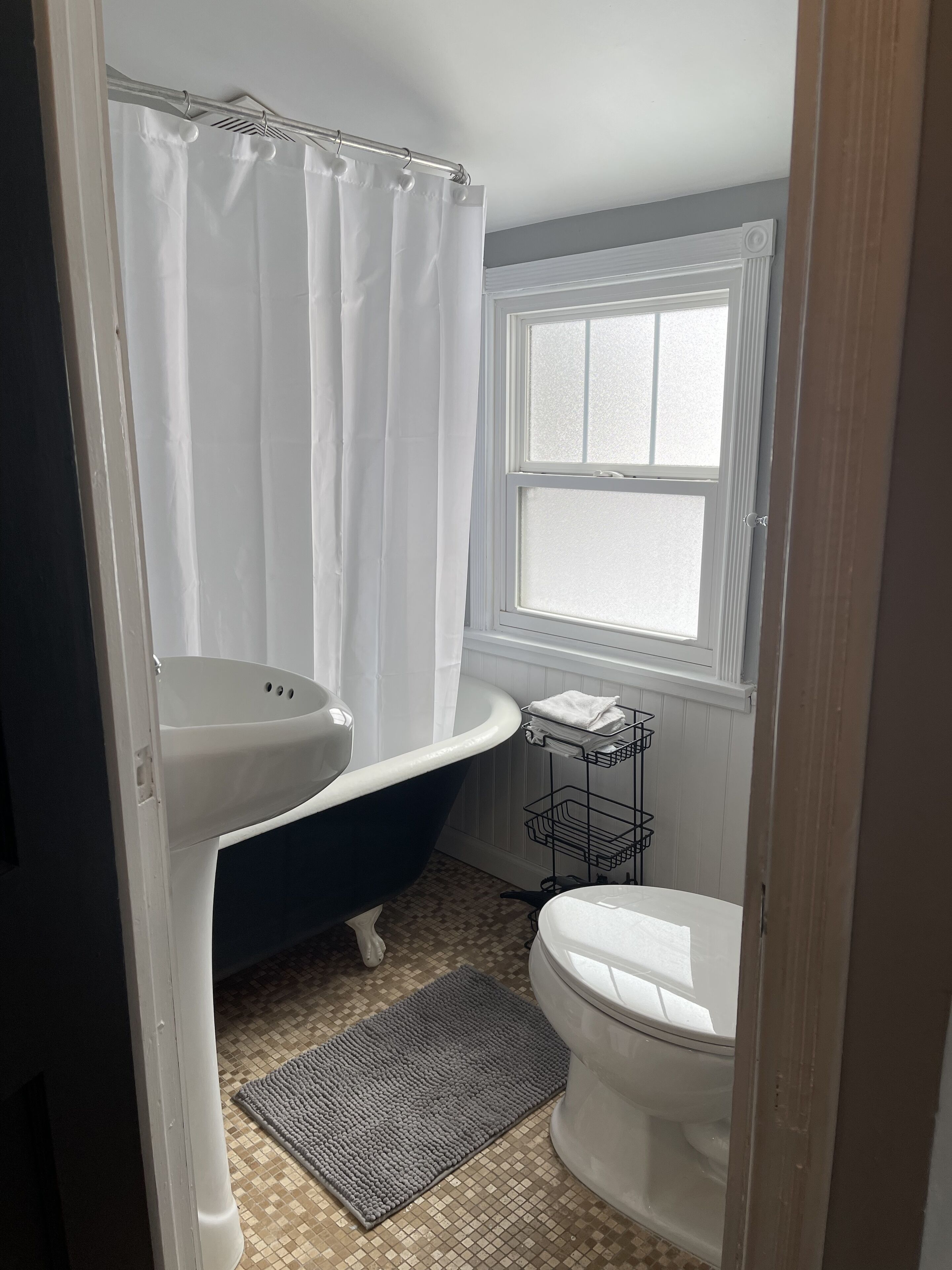 Remodeled home in the middle of town driving distance to lakes!