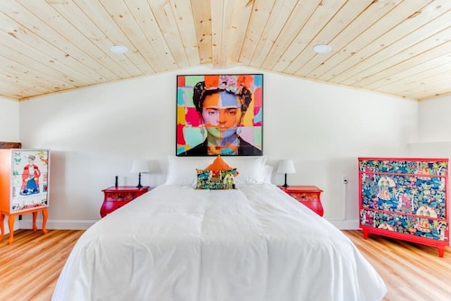2BR Flat above Historic Cider Mill