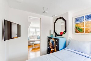 2 bedrooms, desk, iron/ironing board, travel cot