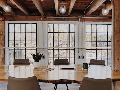 Sunny Westport 2 BR Retreat above Historic Mill