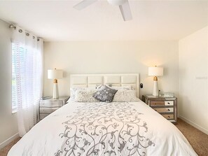 6 bedrooms, iron/ironing board, travel cot, WiFi - Waterfront Sunset View , Storey Lake 6BR5BA,  Pool & Hot Tub,  Near Disney (Kissimmee)
