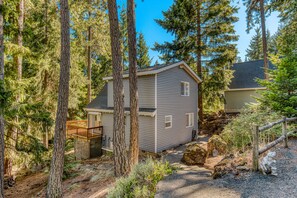 Exterior - Dog-Friendly Getaway w/ Deck, Grill & AC – Short Walk Downtown (White Salmon)