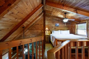 2 bedrooms, desk, iron/ironing board, free WiFi - Fishin` N Wishin`- Catch&Release, FirePit, HotTub! (Sevierville)