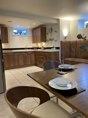 Dining - SW19 Rate frm £350pn Min stay applies professional holiday let T&C’s apply (London)