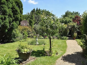 Property grounds - 2 bedroom accommodation in Holmbury St Mary, near Dorking (Holmbury St Mary, near Dorking)