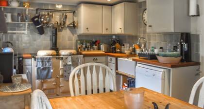 2 bedroom accommodation in Holmbury St Mary, near Dorking