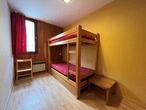 2 bedrooms, WiFi, bed sheets - 2nd floor, balcony, tv, ski locker, 42m², Val Cenis (Lanslevillard)