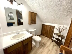 وحدات دش مع أحواض استحمام، مجففات شعر، مناشف، صابون