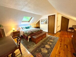 3 bedrooms, desk, iron/ironing board, free WiFi