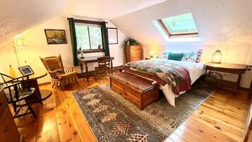 3 bedrooms, desk, iron/ironing board, free WiFi