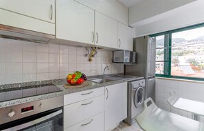 Frigorifero, microonde, forno, lavastoviglie