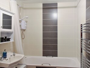 Towels - 14 Elm Court, Elliott Park (Keswick)