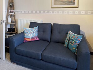 Living area - 14 Elm Court, Elliott Park (Keswick)