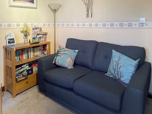 Living area - 14 Elm Court, Elliott Park (Keswick)