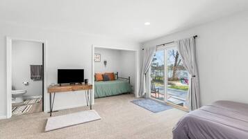 4 makuuhuonetta, silitysrauta/-lauta, vauvan matkasänky, Wi-Fi