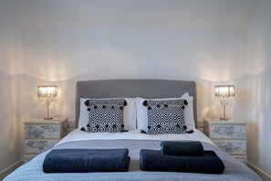 House | 4 bedrooms, iron/ironing board, free WiFi, bed sheets