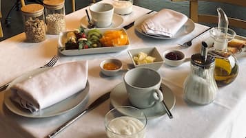 Free daily continental breakfast