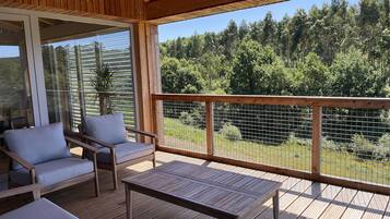 Deluxe appartement, 3 slaapkamers, terras, uitzicht op zwembad | Terras