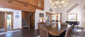 Alpenglow Retreat | Big Sky Town | Sleeps 12!