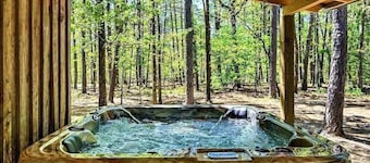 Stargazing & S'mores | Cozy Cabin w/Hot Tub