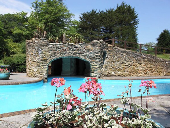 Indoor pool, outdoor pool