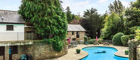 Piscine couverte, piscine extérieure