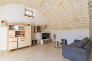 TV - Villa Pussacra by BarbarHouse (Giuggianello)