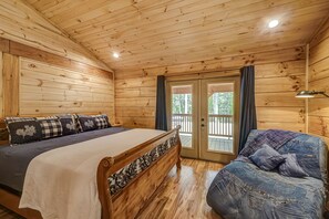 3 bedrooms, iron/ironing board, Internet, bed sheets - Secluded home with wraparound deck, fireplaces, firepit & washer/dryer (Blairsville)