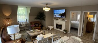 Uptown Penthouse on Pine: By Lake Michigan, Shopping & Casino!