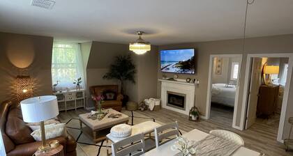 Uptown Penthouse on Pine: By Lake Michigan, Shopping & Casino!