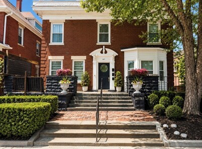 Uptown Penthouse on Pine: By Lake Michigan, Shopping & Casino!