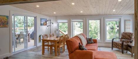 Smart TV, fireplace, DVD player