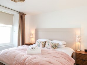 Cottage | 3 bedrooms, individually decorated, individually furnished, free WiFi - 2 Alexandra Road (Windermere)