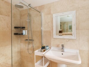 Cottage | Bathroom - 2 Alexandra Road (Windermere)