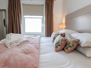 Cottage | 3 bedrooms, individually decorated, individually furnished, free WiFi - 2 Alexandra Road (Windermere)