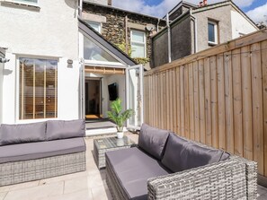 Cottage | Balcony - 2 Alexandra Road (Windermere)
