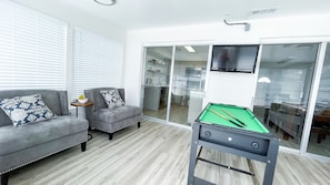Smart TV, ping pong - Home in quiet Bird Sanctuary Neighborhood, close to  Beach  (Venice)