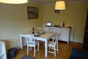 Apartemen (2 Bedrooms) | Ruang makan