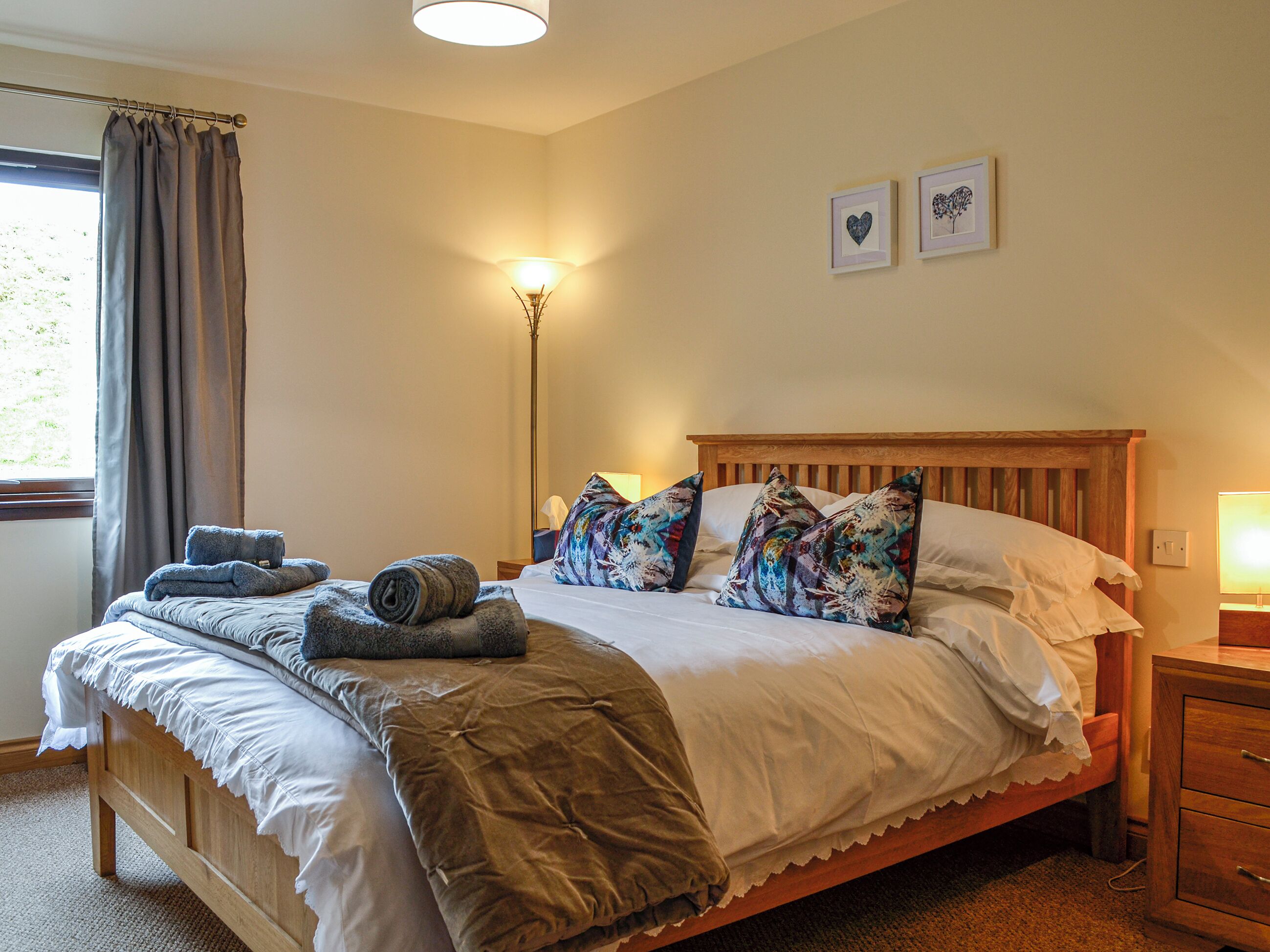 3 bedrooms, free WiFi, bed sheets, wheelchair access