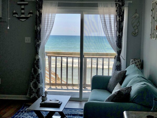 Smart-TV, Bücher, Stereoanlage